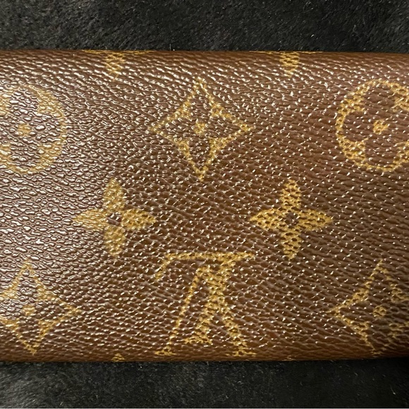 Louis Vuitton Monogram Key Holder - Picture 3 of 8